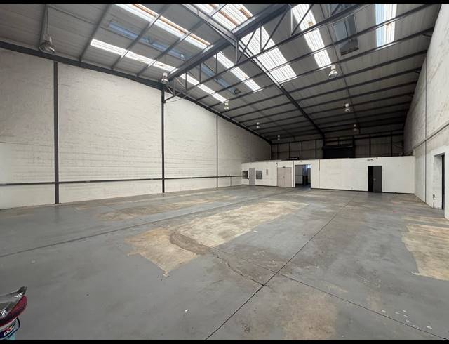 1,334M² WAREHOUSE TO LET IN HALFWAY HOUSE
